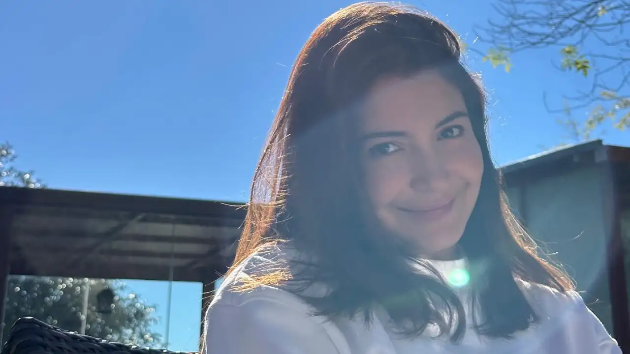 Anushka Sharma displays her various moods in sunkissed selfies from Uttarakhand vacay