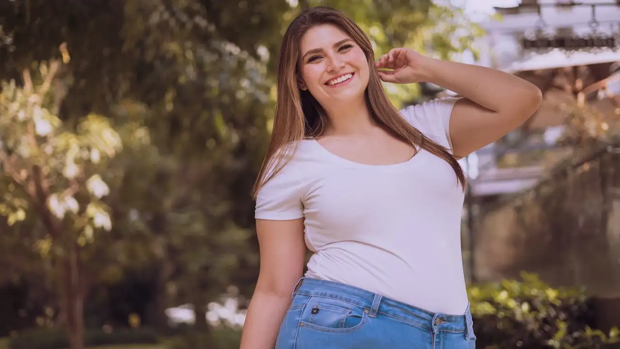 15 Best Jeans for Plus size Women That Are Chic And Comfortable