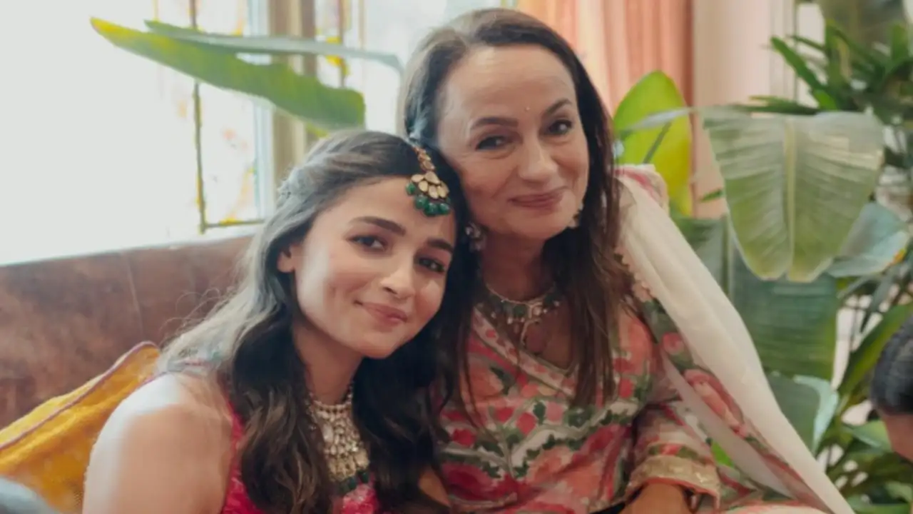Soni Razdan and Alia Bhatt posing for the camera at latter's wedding. Pic credit: Soni Razdan's Instagram Soni Razdan and Alia Bhatt posing for the camera at latter's wedding.