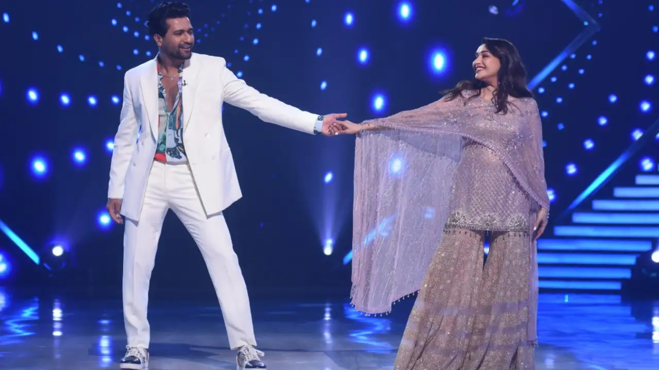 Vicky Kaushal enjoys his fan moment as he dances with his childhood crush Madhuri Dixit Vicky Kaushal enjoys his fan moment as he dances with his childhood crush Madhuri Dixit