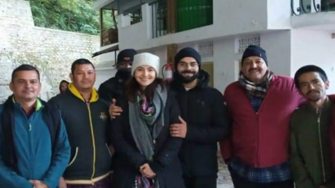 Anushka Sharma and Virat Kohli’s UNSEEN pictures from Uttarakhand vacay go viral as they pose with fans Anushka Sharma and Virat Kohli never fail in giving couple goals and making our hearts flutter. The couple along with daughter Vamika are having a gala time in Uttarakhand.