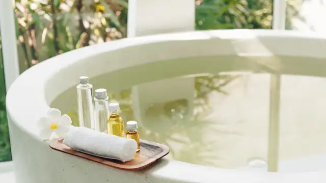 7 Best Bath Oils You Need in Your Stash for a Never-like-before Experience 7 Best Bath Oils You Need in Your Stash for a Never-like-before Experience