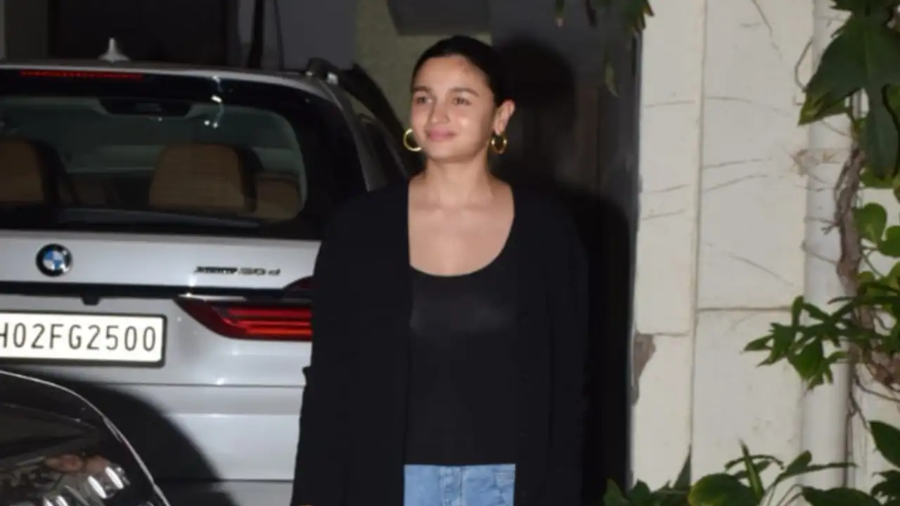 Netizens go gaga over Alia Bhatt after she was spotted at Shaheen Bhatt’s birthday, call her ‘gold mom’ Netizens go gaga over Alia Bhatt after she was spotted at Shaheen Bhatt’s birthday, call her ‘gold mom’