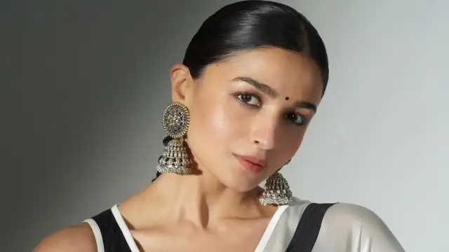 Alia Bhatt reveals her role as Gangubai gave her confidence to speak;  Recalls she would earlier feel 'nervous' | PINKVILLA