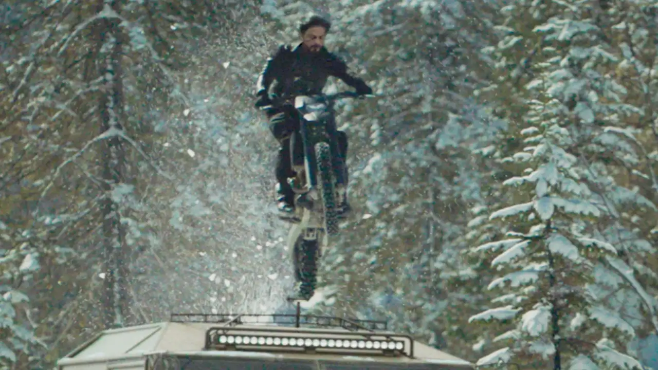 Shah Rukh Khan flying in the air on his bike in new stills from Pathaan will raise your adrenaline rush Shah Rukh Khan flying in the air on his bike in new stills from Pathaan will raise your adrenaline rush