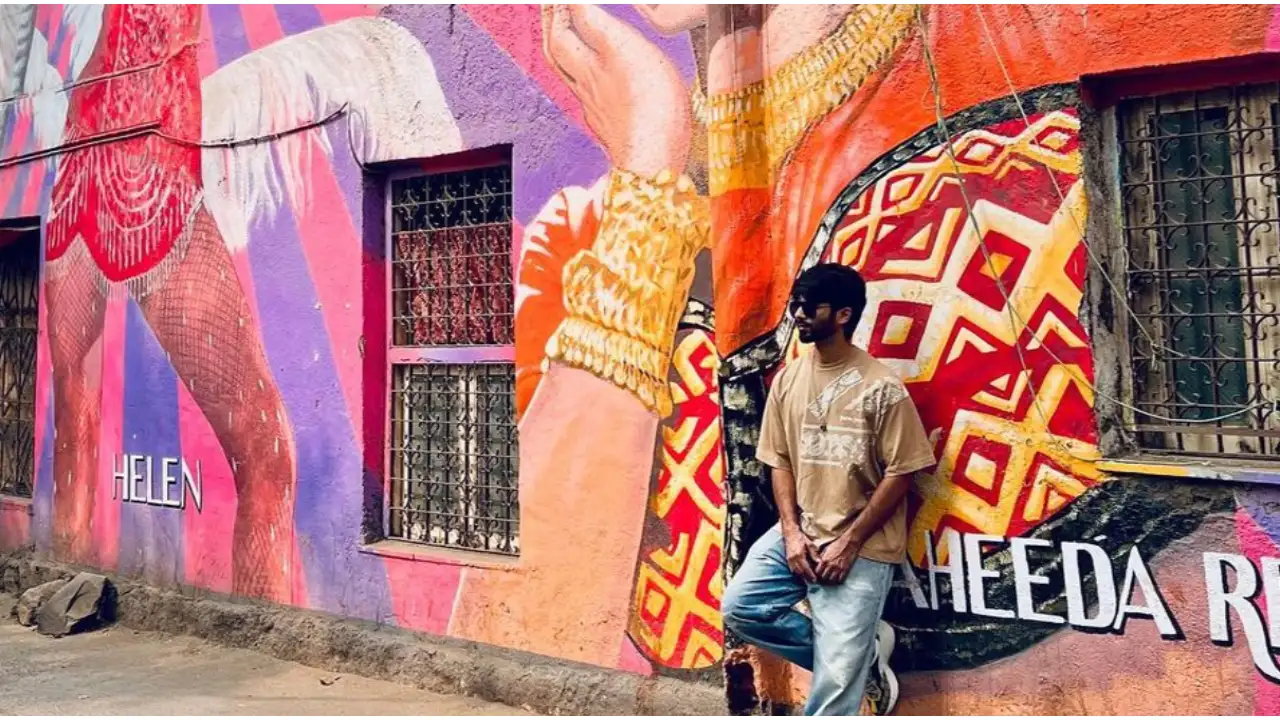Mira Rajput turns photographer for Shahid Kapoor as he poses against mural featuring Waheeda Rehman, Helen Mira Rajput turns photographer for Shahid Kapoor as he poses against mural featuring Waheeda Rehman, Helen