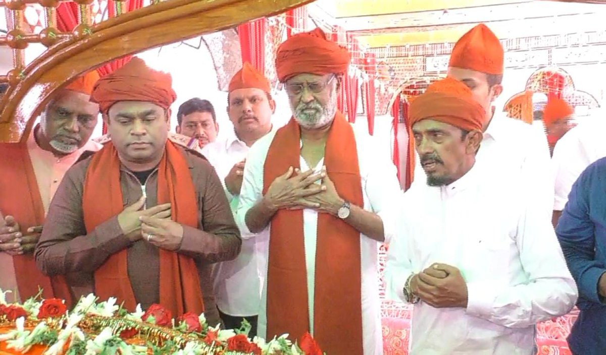 Rajinikanth visits the Ameen Peer Dargah 