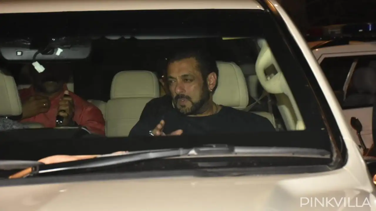 Salman Khan was clicked by the paparazzi just a few moments ago. (Image Credits: Viral Bhayani)