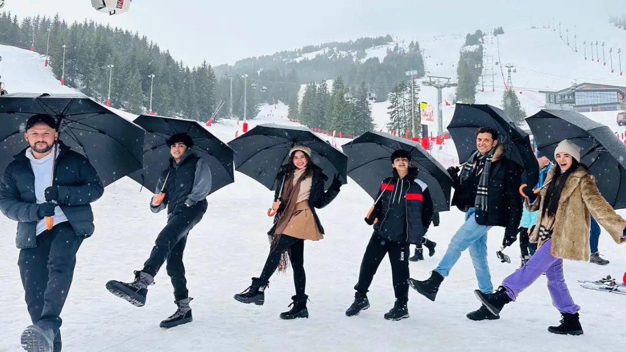 Hrithik Roshan strikes ‘hum saath saath hai’ pose with Saba Azad and his sons at their snowy vacay Hrithik Roshan strikes ‘hum saath saath hai’ pose with Saba Azad and his sons at their snowy vacay