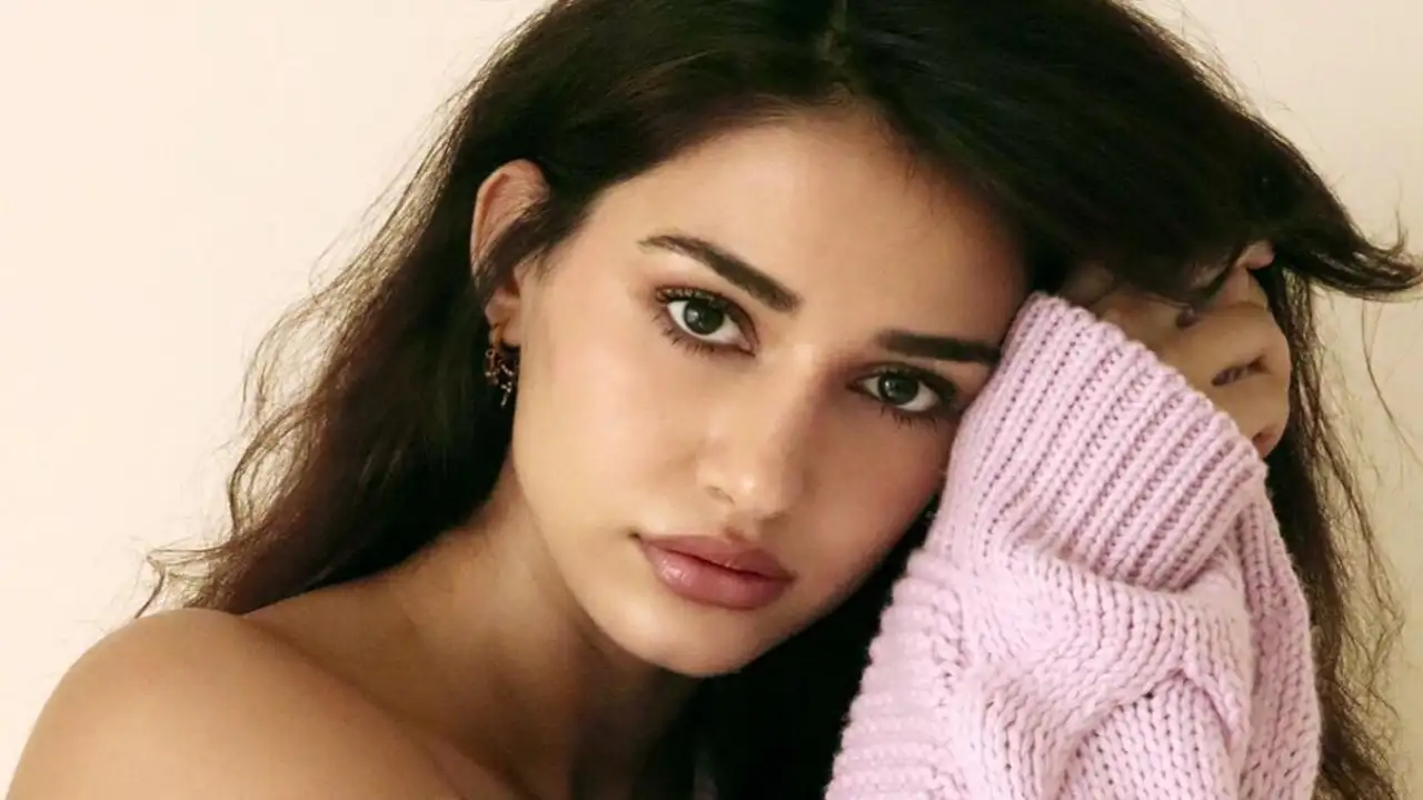 Disha Patani raises mercury level with her 'random' bikini post Disha Patani raises mercury level with her 'random' bikini post