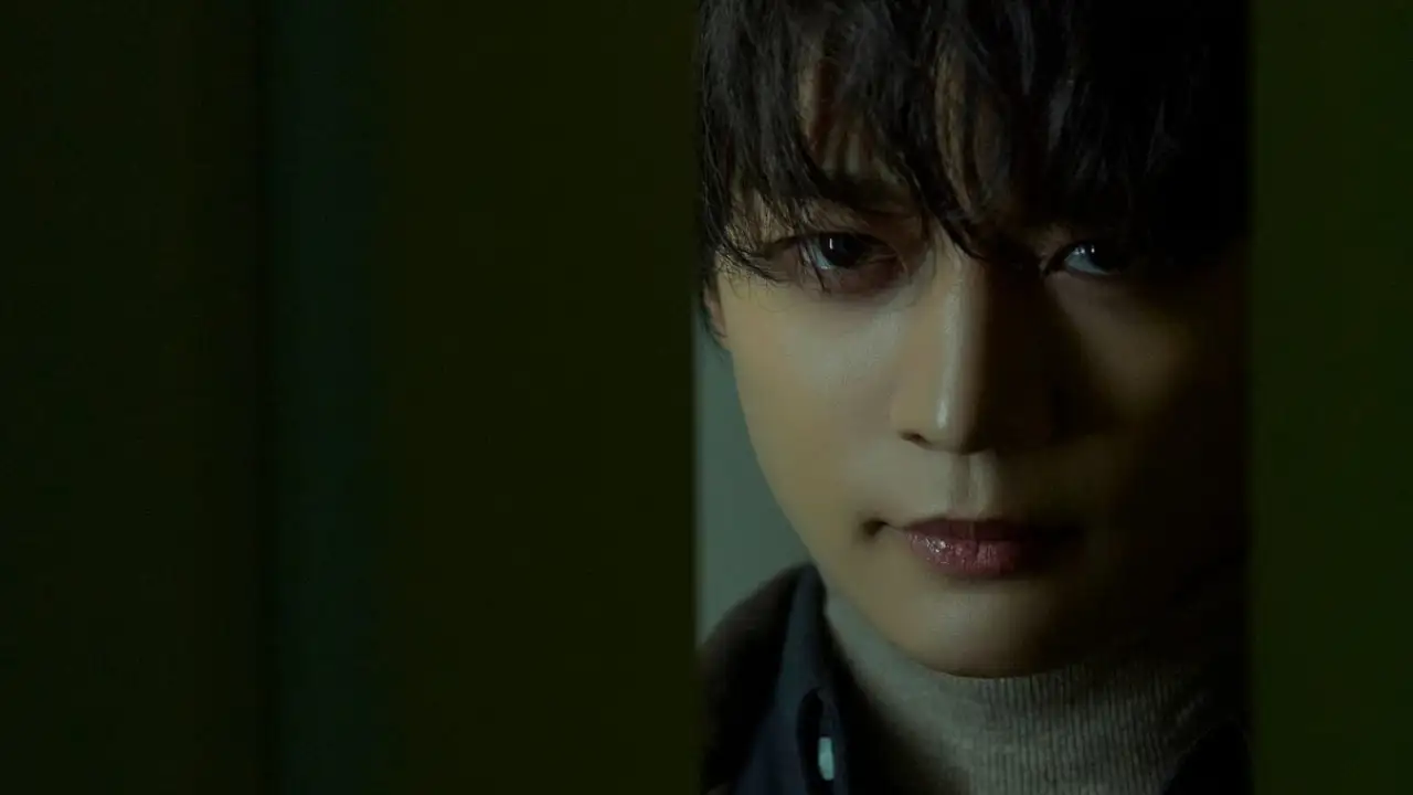 Latest Detect concept scene teasers for SHINee’s Minho first solo album “CHASE.” SHINee’s Choi Minho