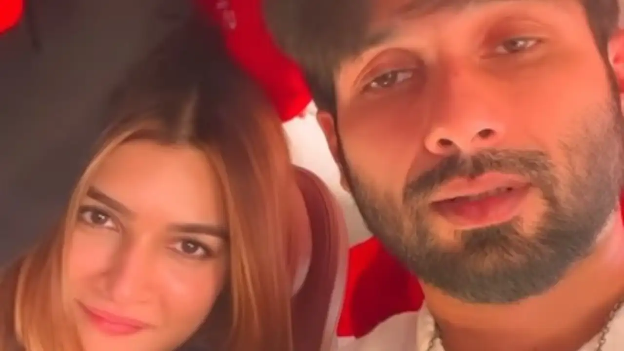 It’s Christmas time! And to make it more special for fans, Shahid Kapoor and Kriti Sanon engaged in a fun banter in flight. Instagram