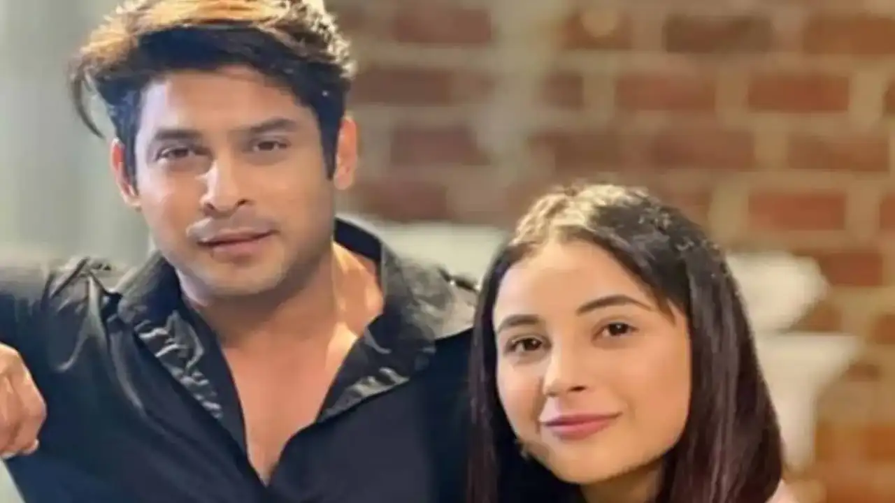 Shehnaaz Gill's phone wallpaper shows her love for Sidharth Shukla; Take a look | PINKVILLA Shehnaaz Gill's phone wallpaper shows her love for Sidharth Shukla; Take a look | PINKVILLA