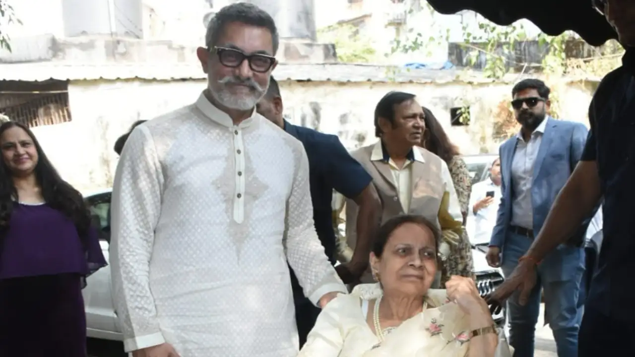 Aamir Khan poses with his mom
