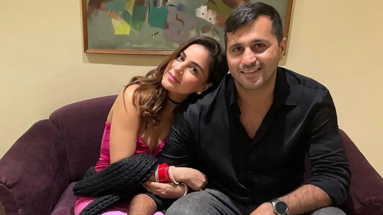 Rahul's sweet gesture for Shraddha Rahul's sweet gesture for Shraddha