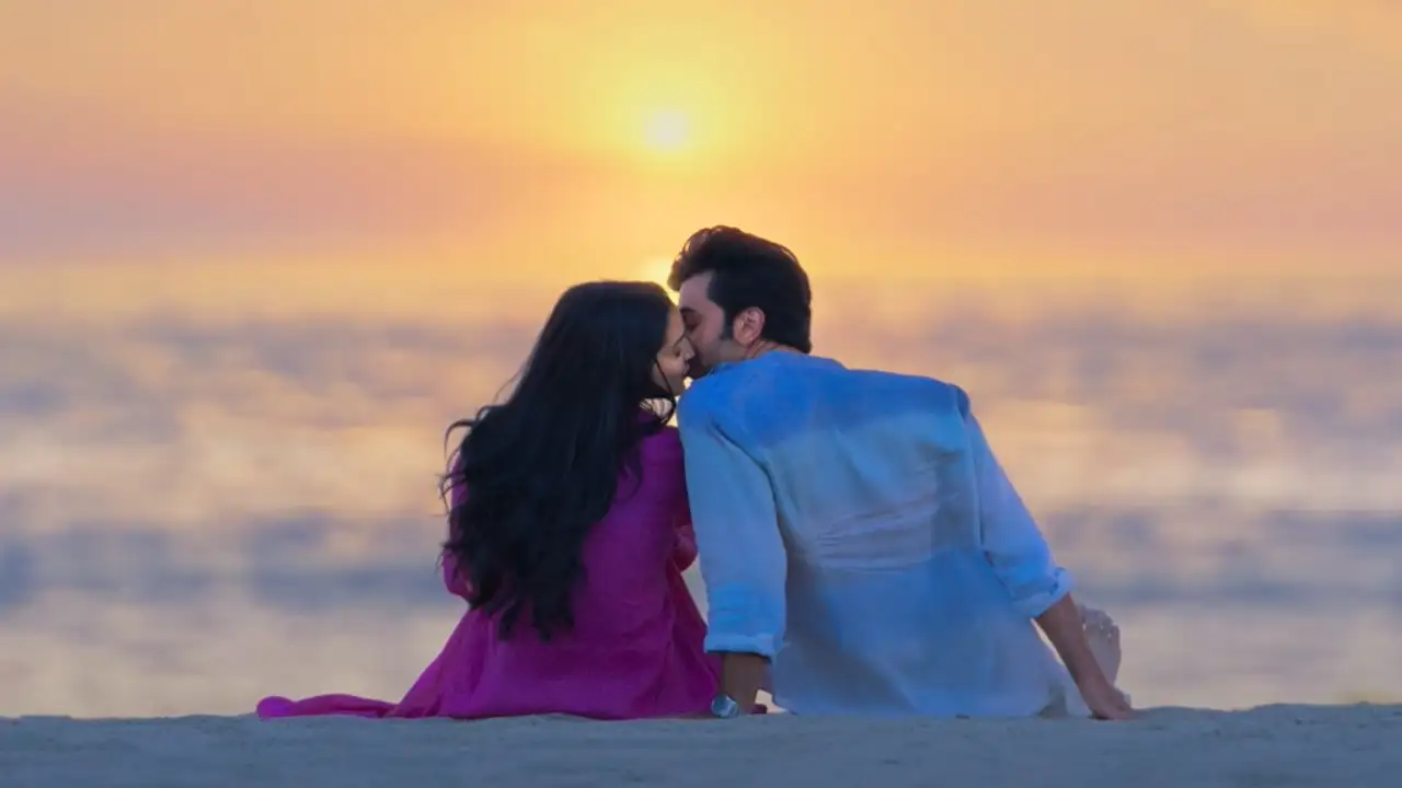 Tu Jhoothi Main Makkaar Trailer: Ranbir Kapoor-Shraddha kiss, Dimple Kapadia’s slap and other top 5 moments Tu Jhoothi Main Makkaar Trailer: Ranbir Kapoor-Shraddha kiss, Dimple Kapadia’s slap and other top 5 moments