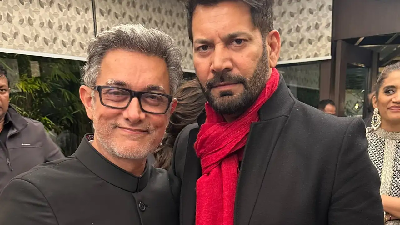 Aamir Khan sports grey hair and beard as he makes a rare public appearance; PICS with singer Jassi go VIRAL Aamir Khan sports grey hair and beard as he makes a rare public appearance; PICS with singer Jassi go VIRAL