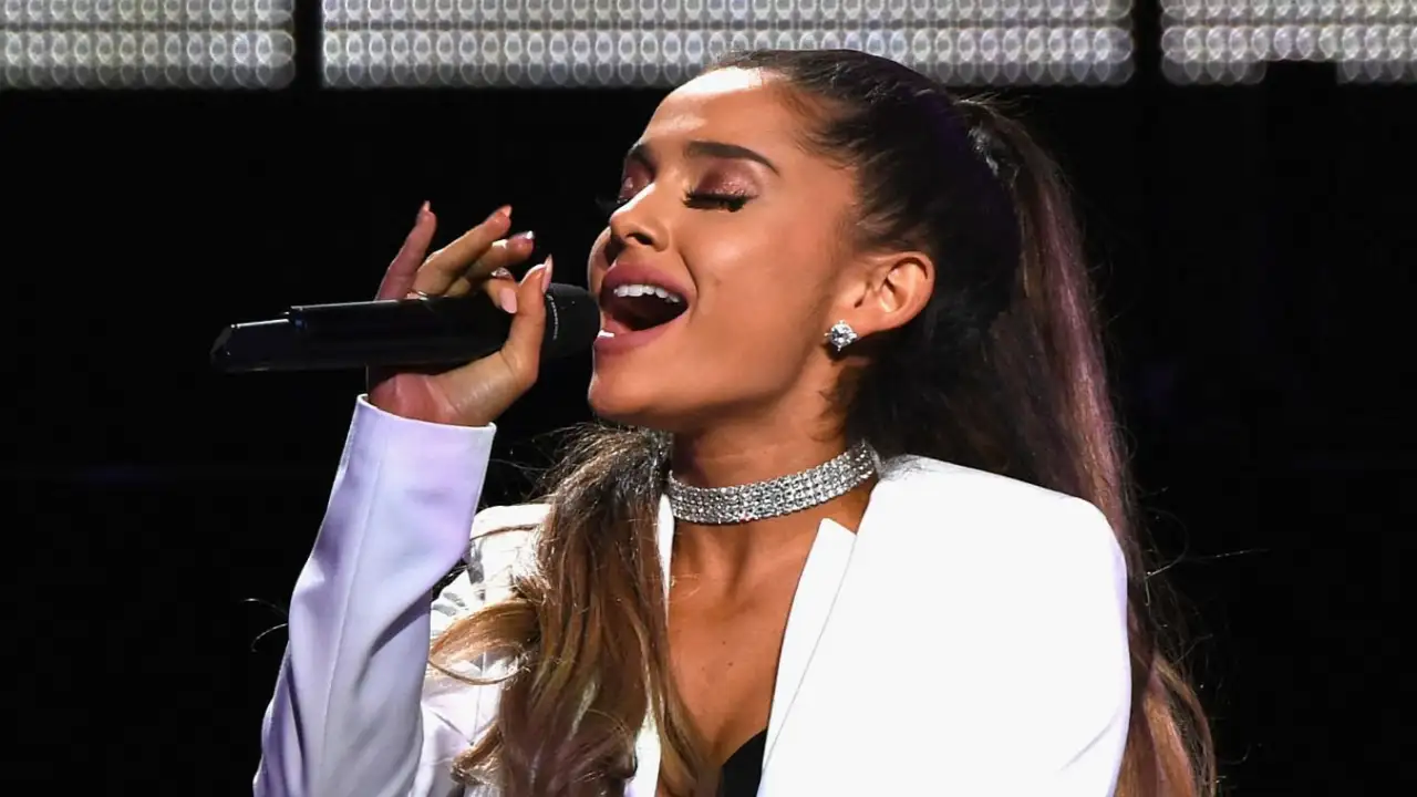 Ariana Grande gives it back to rumours she 'isn't a singer anymore'; 5  times she gave boss replies to trolls