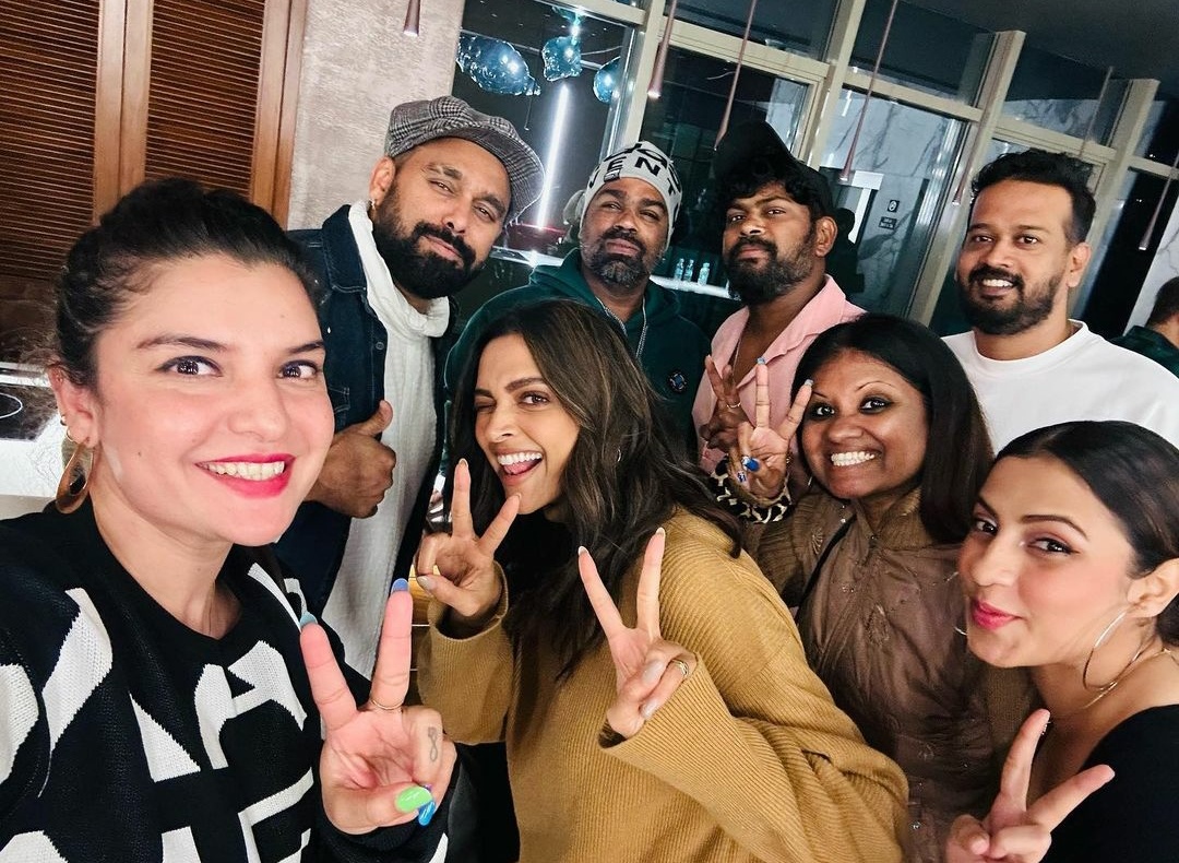 Deepika Padukone with Pathaan team at the screening (Credits: Gulnaaz Khan Instagram)