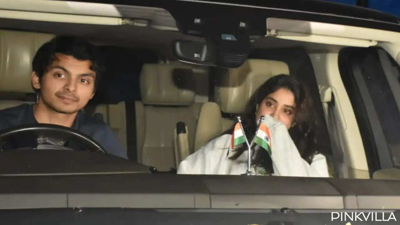 Picture courtesy: Viral Bhayani Janhvi Kapoor clicked with Shikhar Pahariya