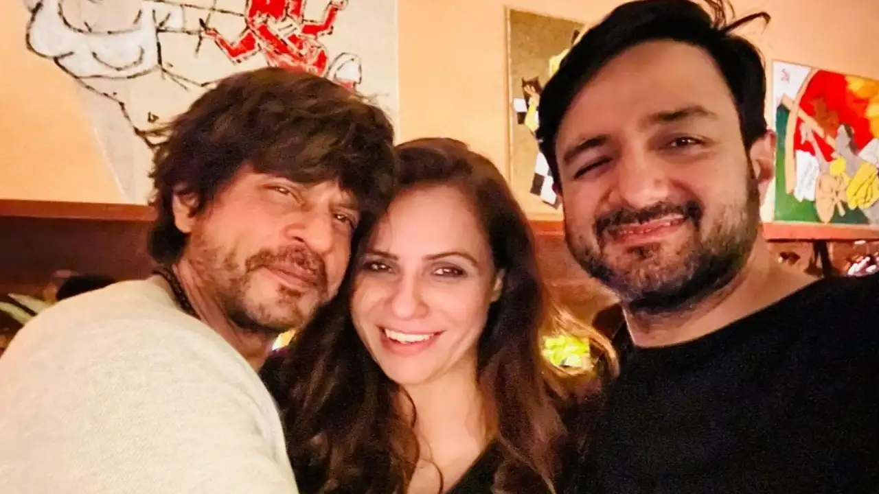 Shah Rukh Khan and Siddharth Anand pose for a picture
