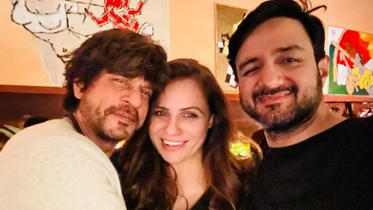 Picture courtesy: Instagram Shah Rukh Khan and Siddharth Anand pose for a picture