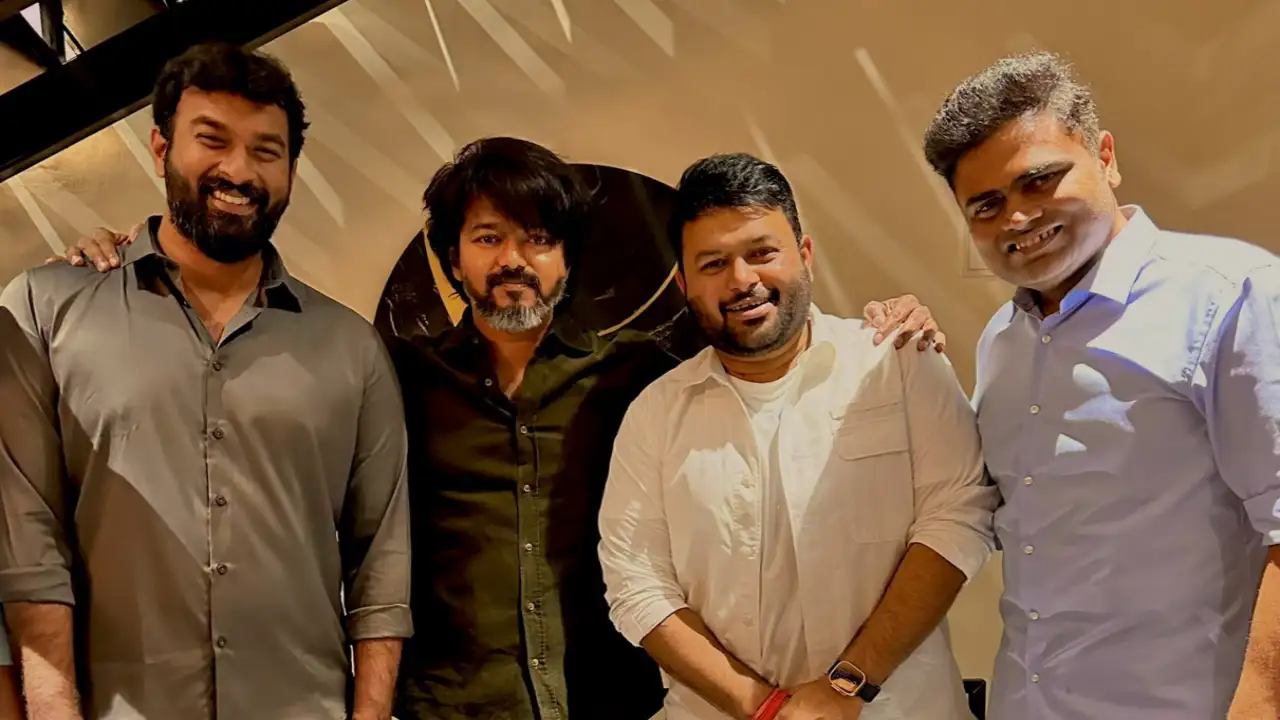 Thalapathy Vijay flaunts his new look at Varisu success bash; To sport long hair in Lokesh Kanagaraj's film? | PINKVILLA Thalapathy Vijay flaunts his new look at Varisu success bash; To sport long hair in Lokesh Kanagaraj's film? | PINKVILLA