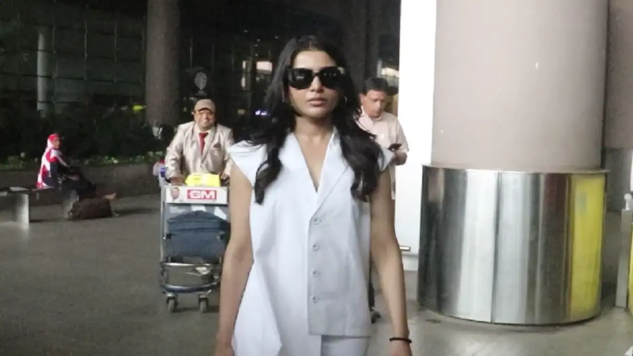 Samantha Ruth Prabhu clicked at Mumbai airport sans makeup in a white-on-white look; WATCH