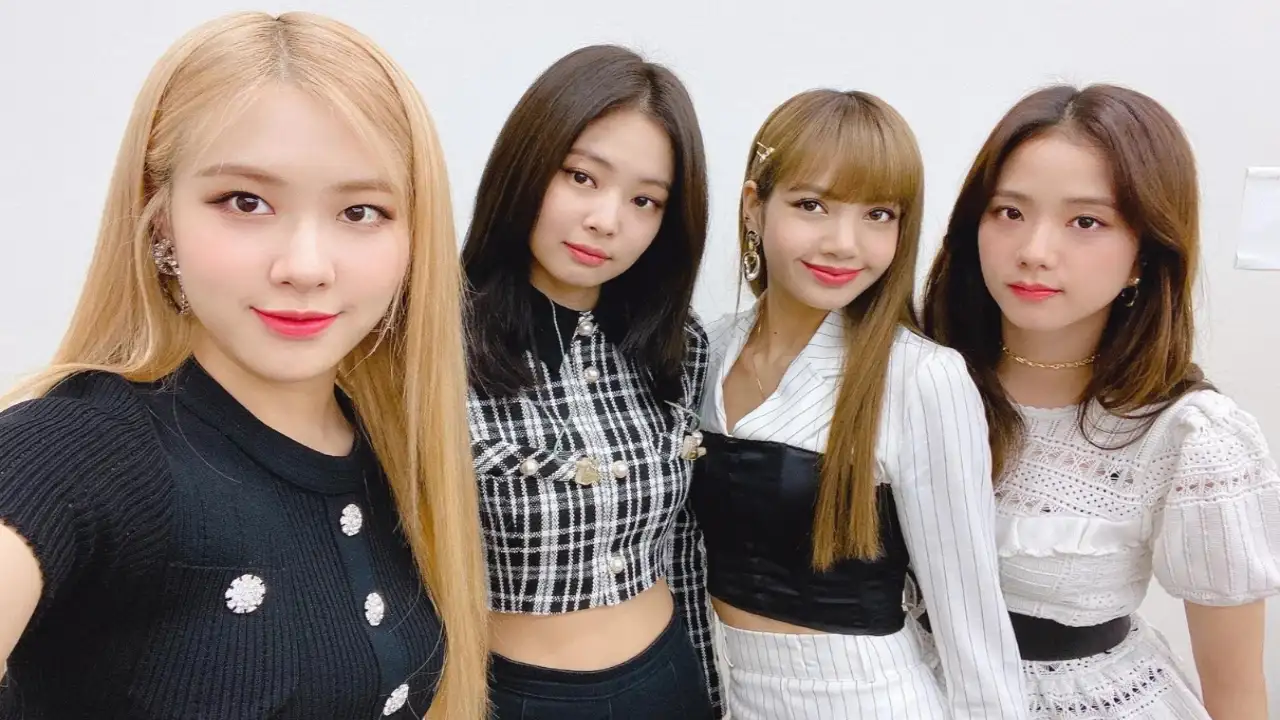 BLACKPINK selfie; Picture Courtesy: Twitter BLACKPINK selfie; Picture Courtesy: Twitter