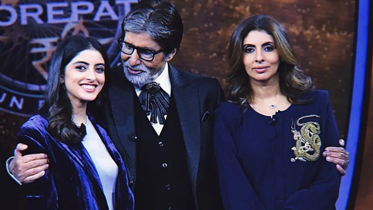 Picture courtesy: Instagram Amitabh Bachchan poses with Navya Naveli Nanda and Shweta Bachchan
