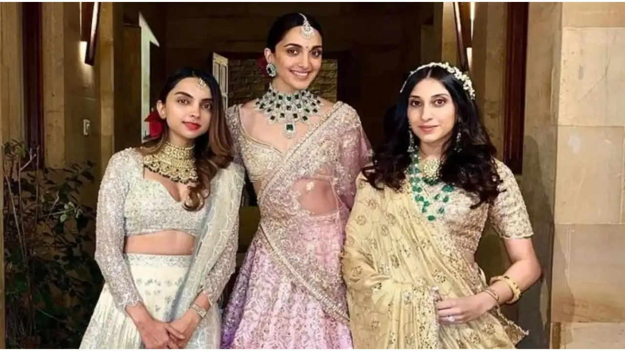 1123124209 kiara advanis pic with her bridesmaids ishita advani and anissa malhotra jain goes viral 1280*720
