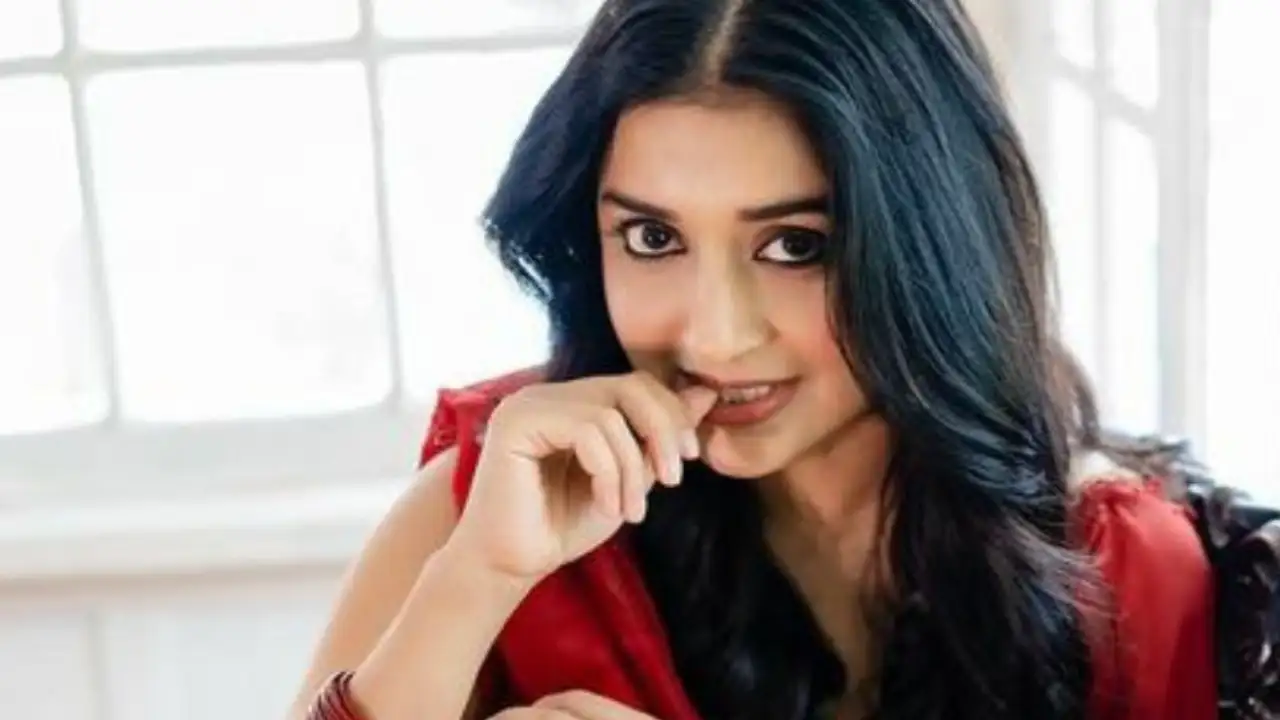 Meera Jasmine makes a comeback after a decade with bilingual film Vimanam; Deets inside Meera Jasmine makes a comeback with film Vimanam