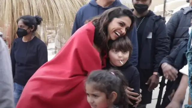 Pathan: Deepika Padukone abrazando al hijo de SRK, Abram, en España durante el rodaje de Becharam Rang;  el video esta completo