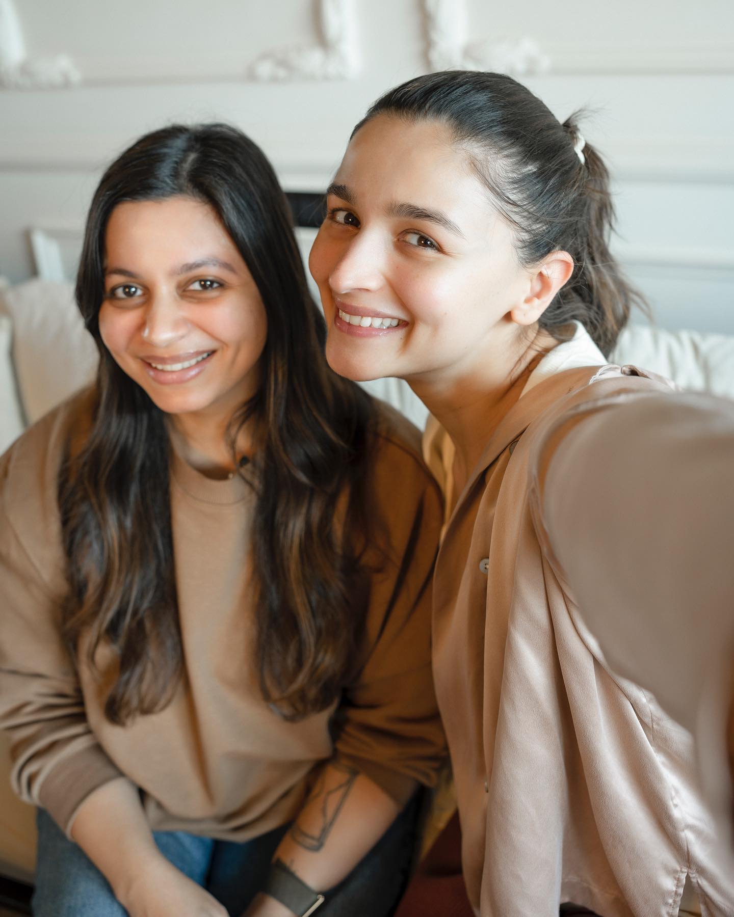 Alia Bhatt poses with sister Shaheen Bhatt