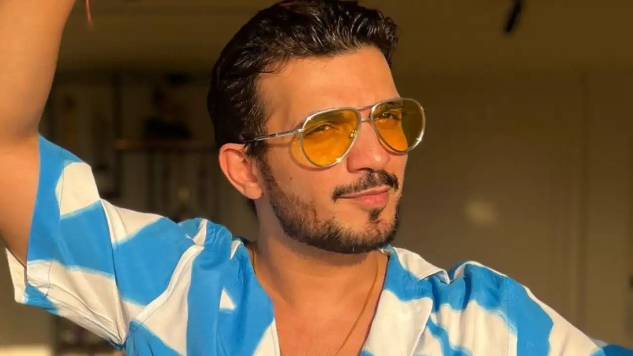 Arjun Bijlani looks handsome as he sports a quirky blue shirt