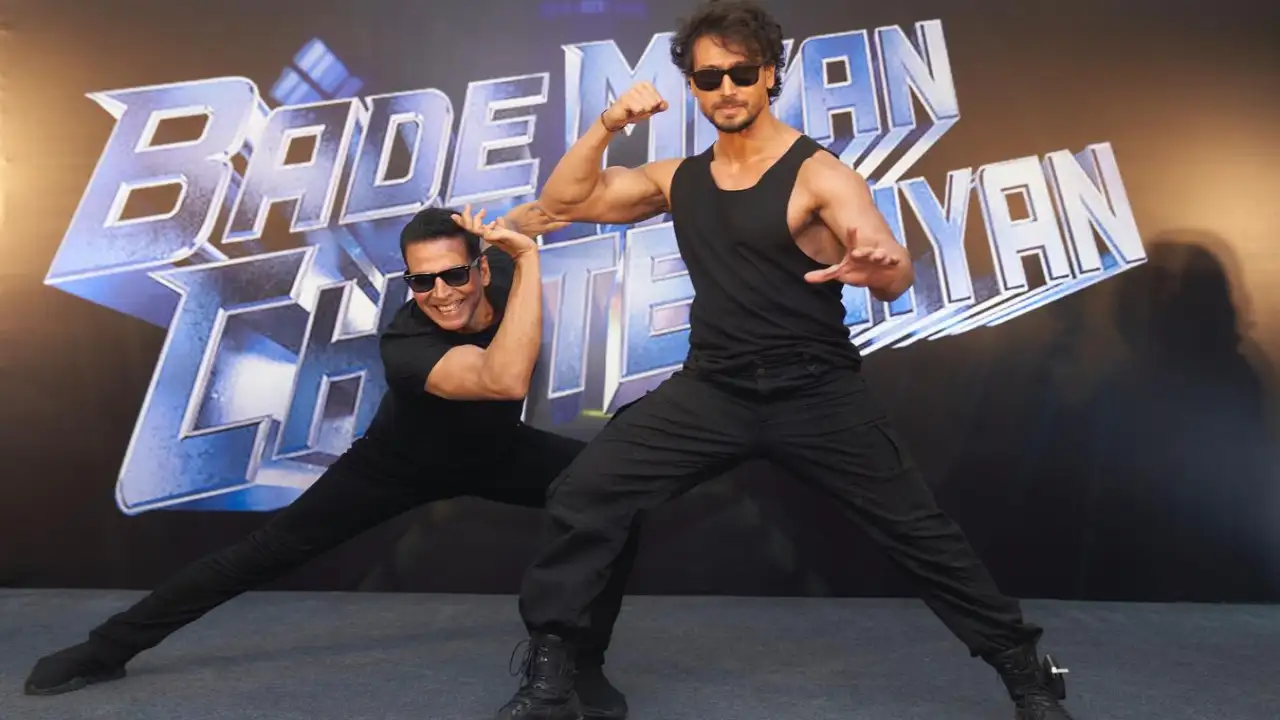 Akshay Kumar, Tiger Shroff recreate Selfiee’s Main Anari; Fans demand collab with OG Khiladi Saif Ali Khan Akshay Kumar, Tiger Shroff recreate Selfiee’s Main Anari; Fans demand collab with OG Khiladi Saif Ali Khan