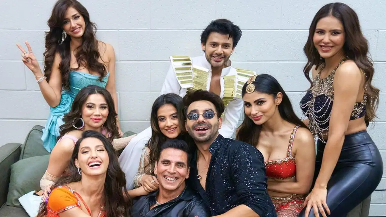 Nora Fatehi is currently in the United States for the Akshay Kumar-led ‘Entertainers’ tour Nora Fatehi, Aparshakti Khurana, Akshay Kumar, Mouni Roy