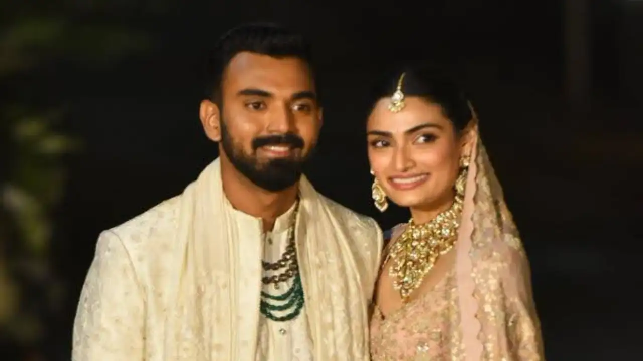 Athiya Shetty calls KL Rahul 'most resilient', showers love on him; See pic Athiya Shetty calls KL Rahul 'most resilient', showers love on him; See pic