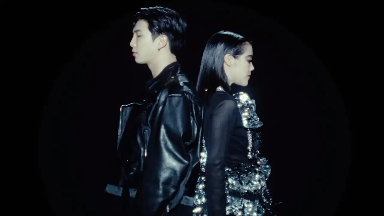 Stills from the MV; Picture Courtesy: SE SO NEON Stills from the MV; Picture Courtesy: SE SO NEON