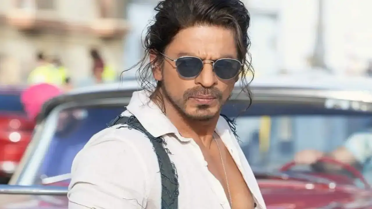 Two men break into Shah Rukh Khan’s bungalow Mannat by scaling outer wall, detained Two men break into Shah Rukh Khan’s bungalow Mannat by scaling outer wall, detained