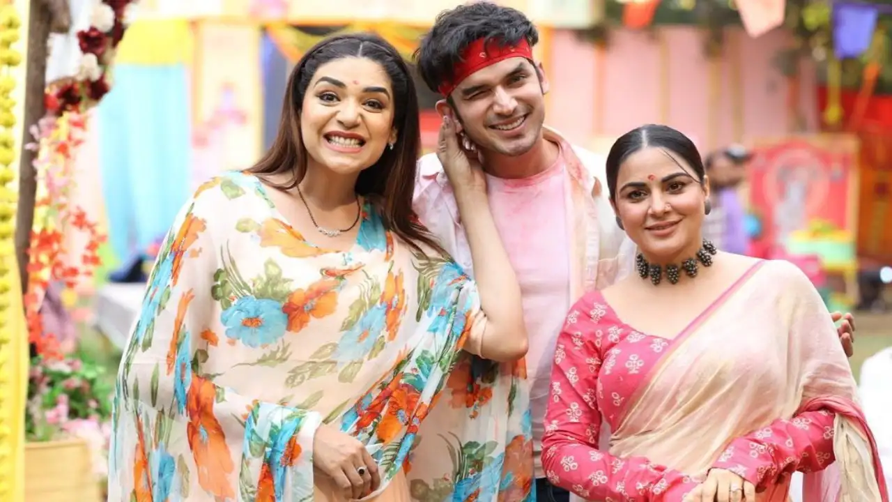 Kundali Bhagya's Anjum Fakih welcomes Paras Kalnawat aka Rajveer on board in style, pens a poem for him Kundali Bhagya's Anjum Fakih welcomes Paras Kalnawat aka Rajveer on board in style, pens a poem for him