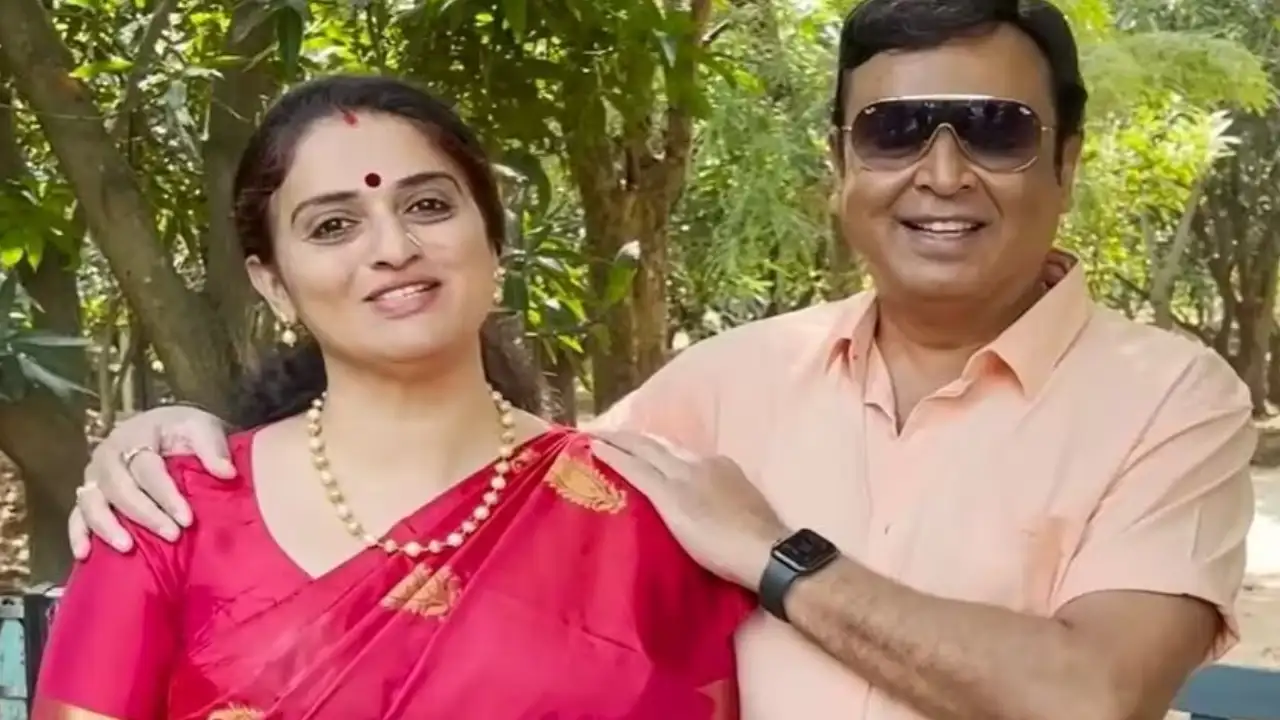 1513471551 naresh pavithra lokesh married 1280*720