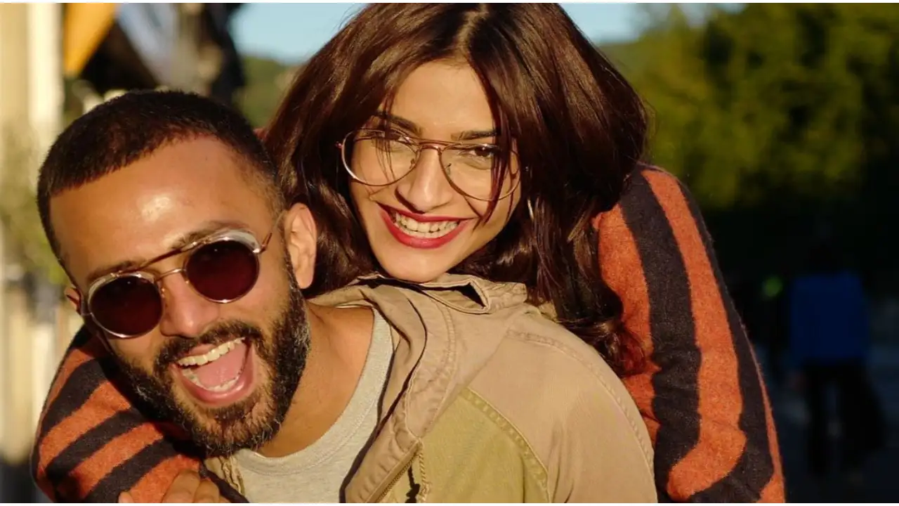 1540759076 sonam kapoor feels giddy like a teenager shares romantic post for hubby anand ahuja 1280*720