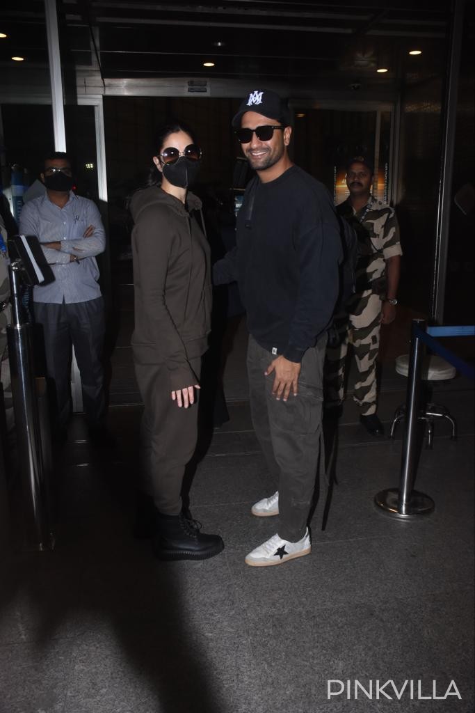 Katrina Kaif and Vicky Kaushal spotted at the airport (Credits: Viral Bhayani)
