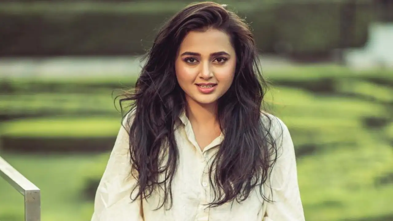 Tejasswi Prakash defines magical glam in a gold metallic top and shorts (Pic Credit: Shivam Dua Photography) Tejasswi Prakash defines magical glam in a gold metallic top and shorts