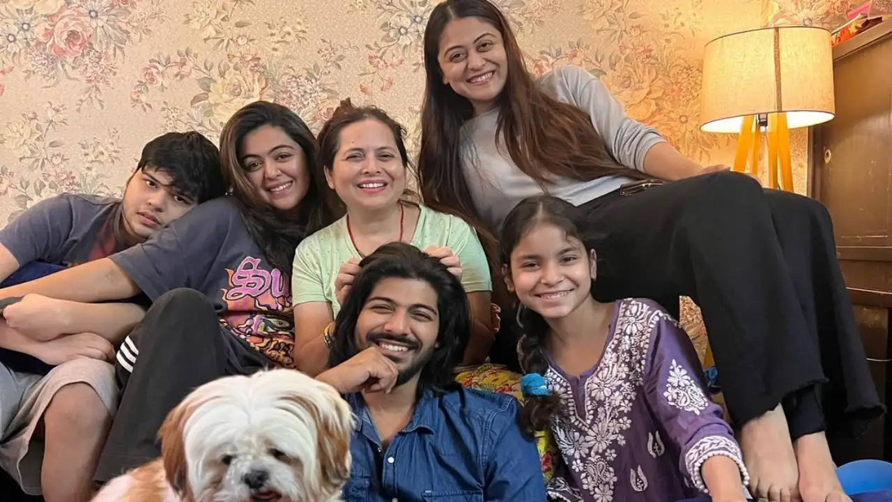 Sheezan Khan reunites with family after walking out of jail Sheezan Khan