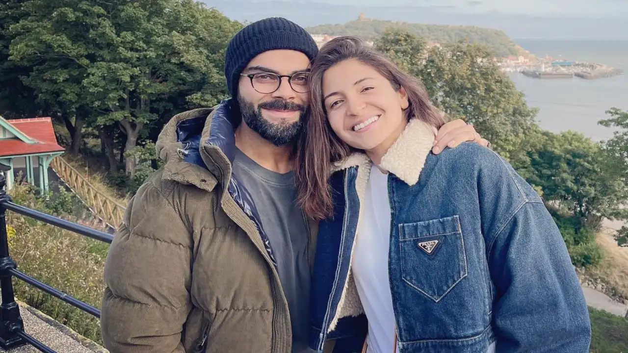 Anushka Sharma is all hearts for Virat Kohli after hearing his pep talk for RCB Women’s team; WATCH Anushka Sharma is all hearts for Virat Kohli after hearing his pep talk for RCB Women’s team; WATCH