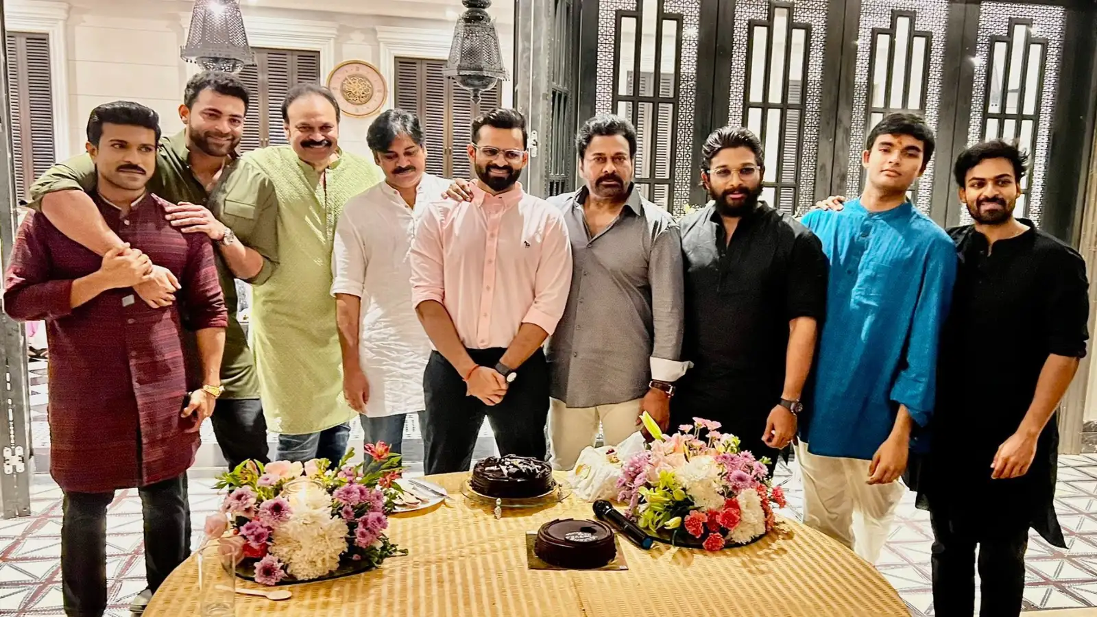 The Mega Family: When Allu Arjun, Ram Charan, Chiranjeevi, Pawan Kalyan  united for a picture-perfect photo | PINKVILLA