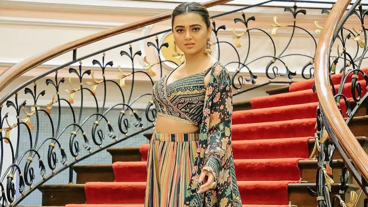 Tejasswi Prakash proves ethnic co-ord with cape is the new trend, shares gorgeous PICS in a stylish attire