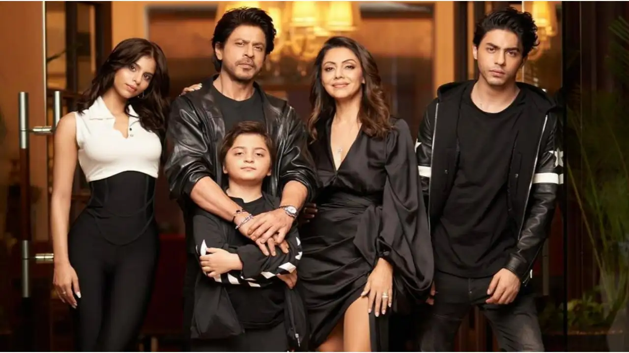 Shah Rukh Khan, Gauri, Aryan, AbRam and Suhana Khan exude royalty in new family photo;  Fans can’t stop gushing